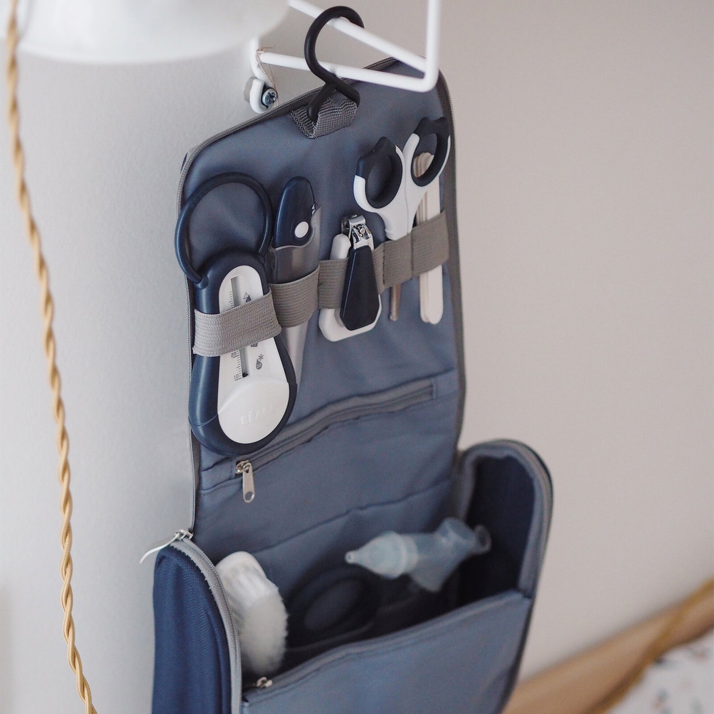 Intérieur avec accessoires de soin pour bébé