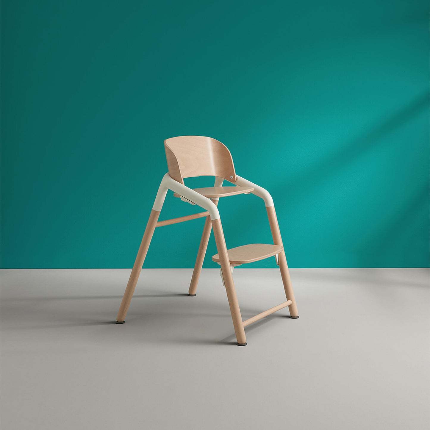 Chaise haute Béaba Up & Down avec bébé à table