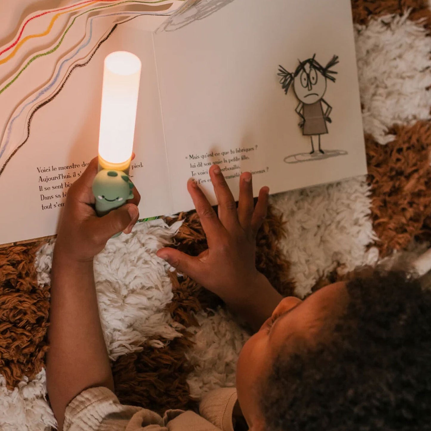 Lampe torche Dino avec support mural aimanté