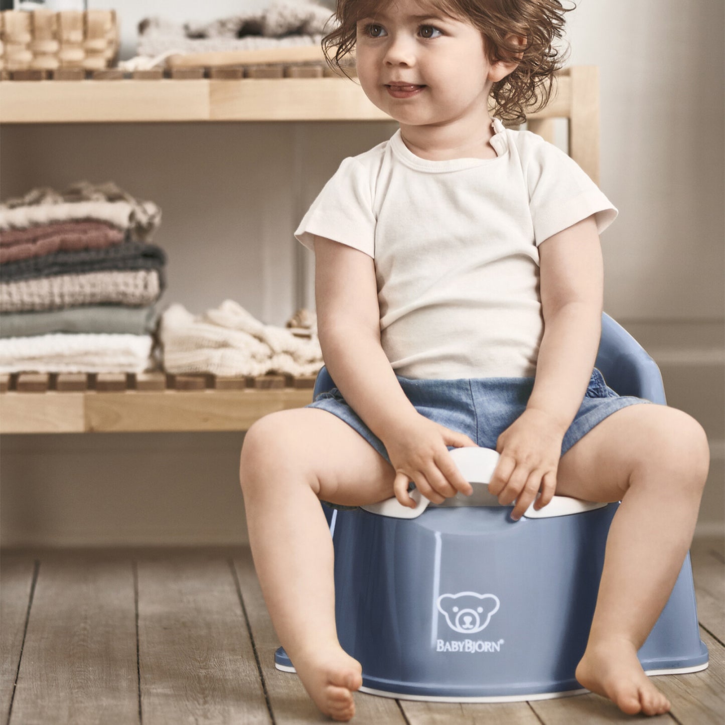 Détail du déflecteur anti-débordement du pot BabyBjörn