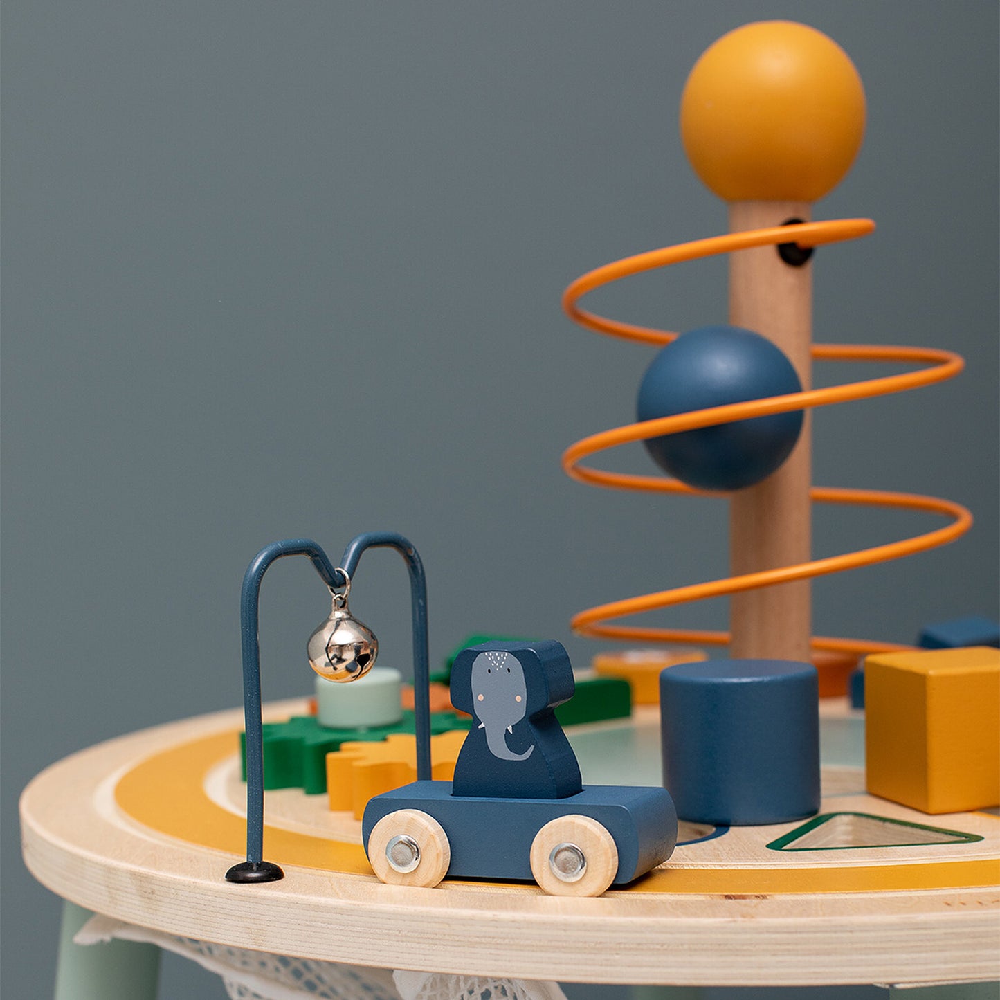 Table multifonctions Trixie Baby avec engrenages et clochette