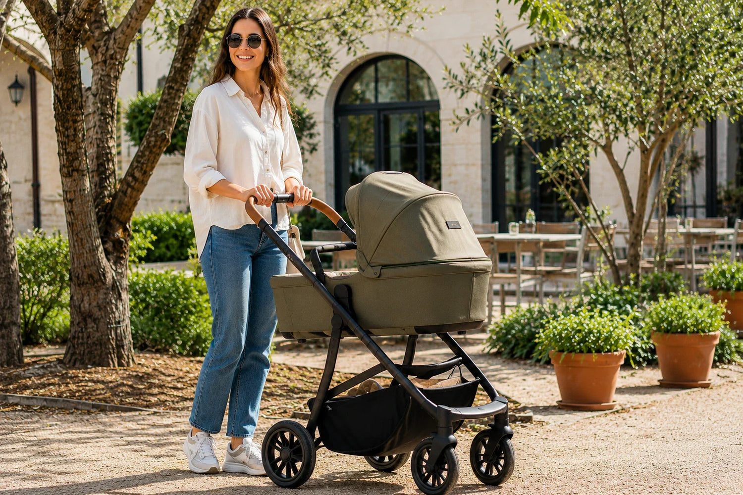 Collection de poussettes modernes et confortables pour bébé, légères et maniables pour tous vos déplacements