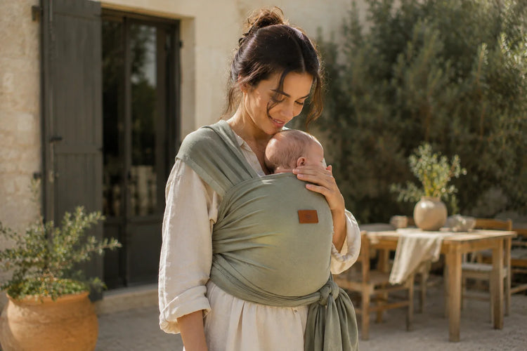 Collection de porte-bébés et écharpes de portage, confortables et sécurisés, pour garder votre bébé près de vous