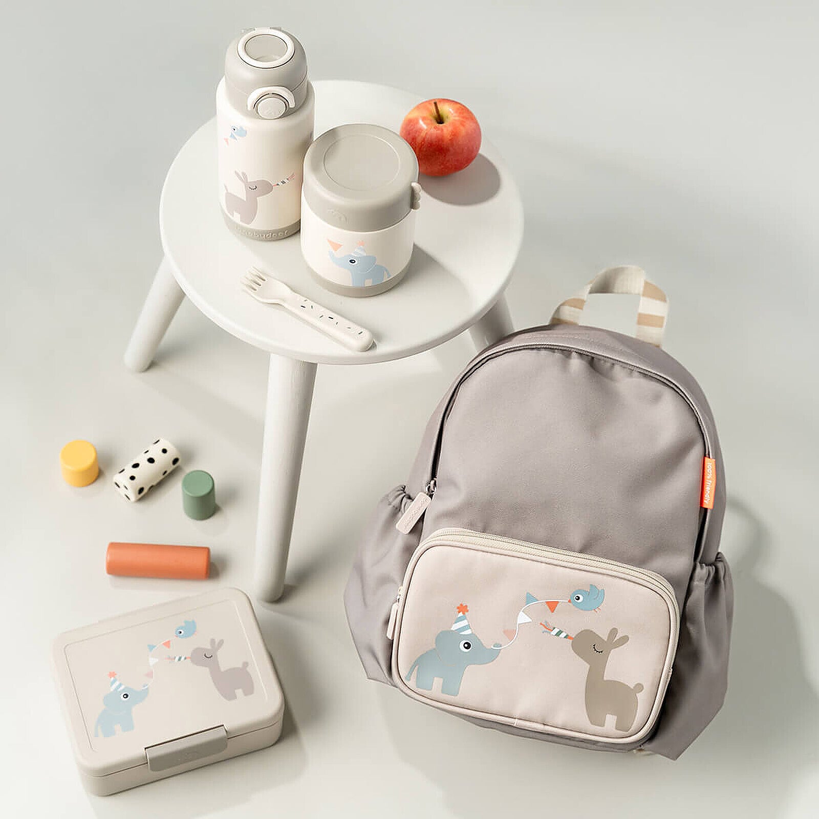 Utilisation du sac à dos enfant Done by Deer Celebration Sable
