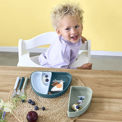 Utilisation du set de vaisselle LÄSSIG Tiny Team pour repas bébé
