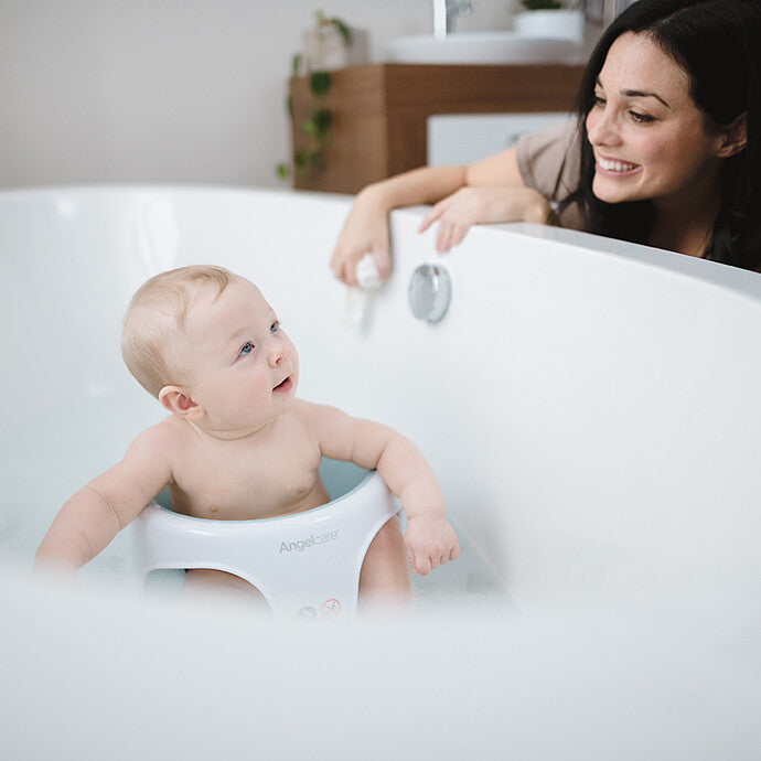 alt="Vue ergonomique anneau de bain Angelcare bleu maintien bébé" 4