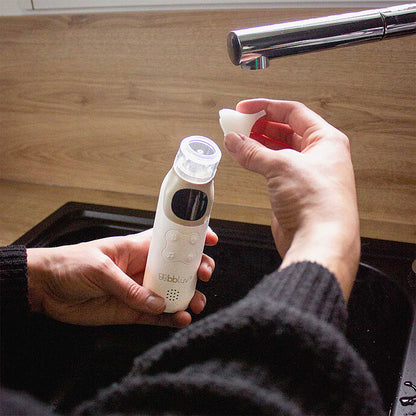 utilisation aspirateur nasal electrique bebe Bbluv Rino Pro sous robinet