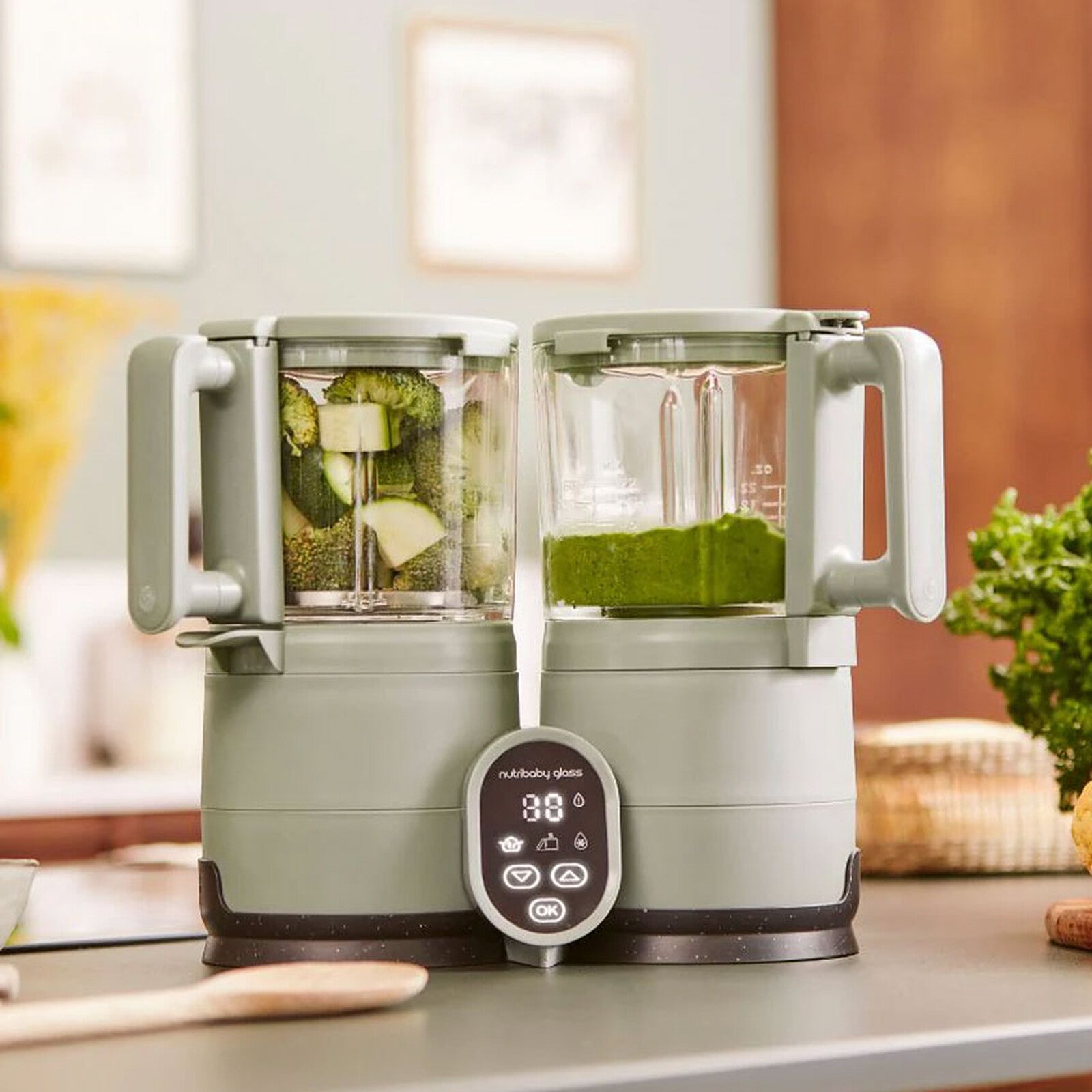 Préparation des repas de bébé avec le robot Babymoov Nutribaby Glass
