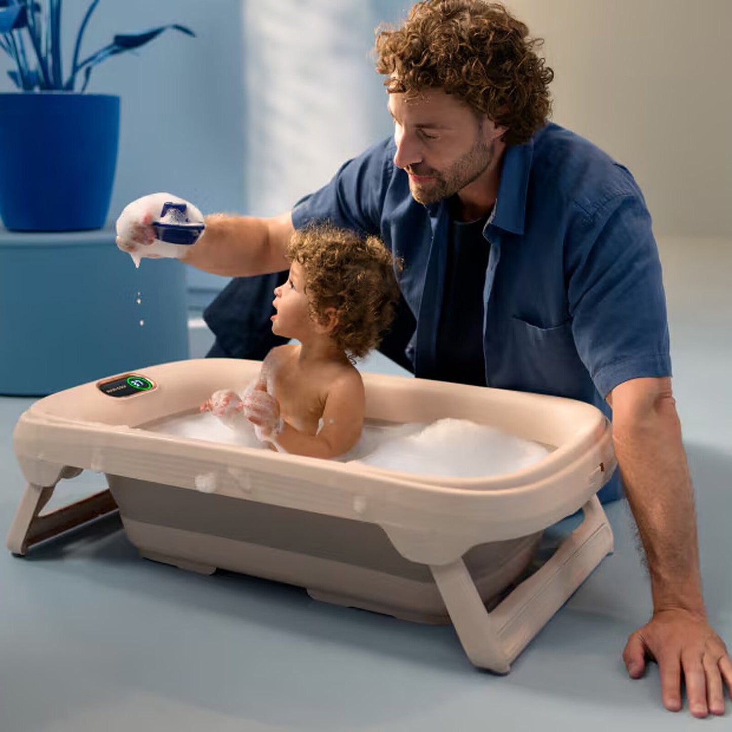 ALT : Réducteur QuickDry amovible de la baignoire Indigo Plus pour nouveau-né.