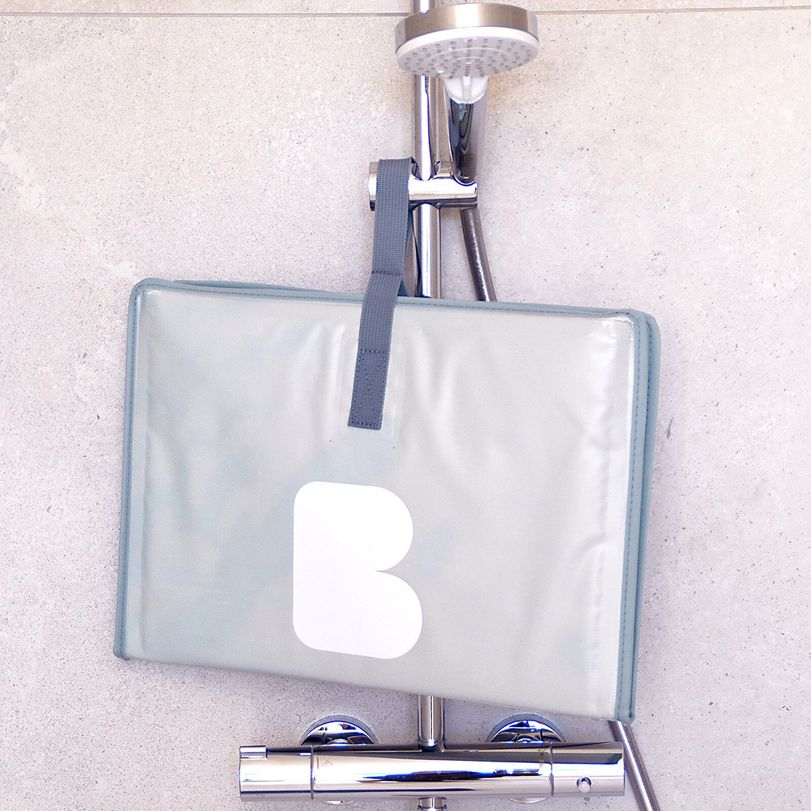 Baignoire Pop Up Camélé’O Béaba repliée pour rangement 4