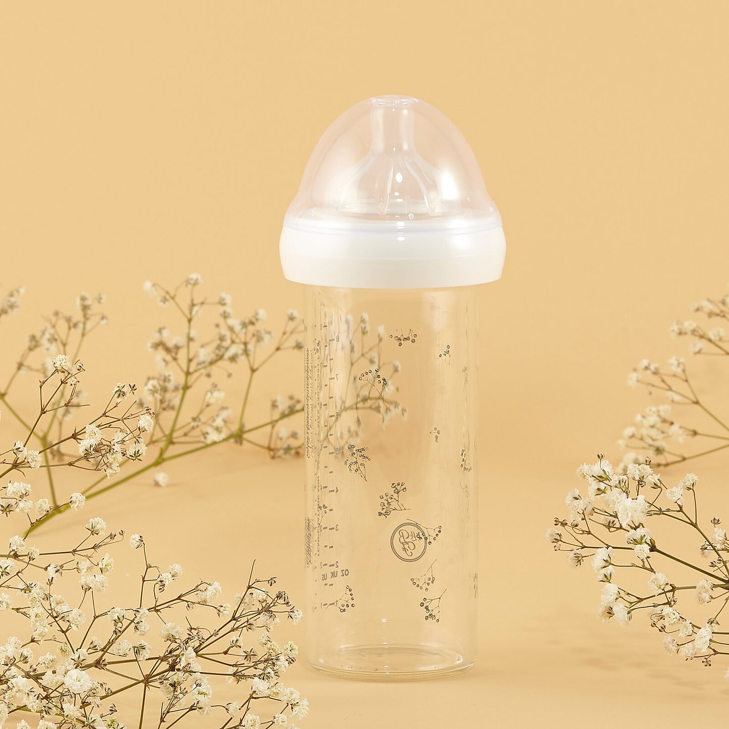 Biberon en verre Gypsophile 240 ml utilisé pour les repas de bébé
