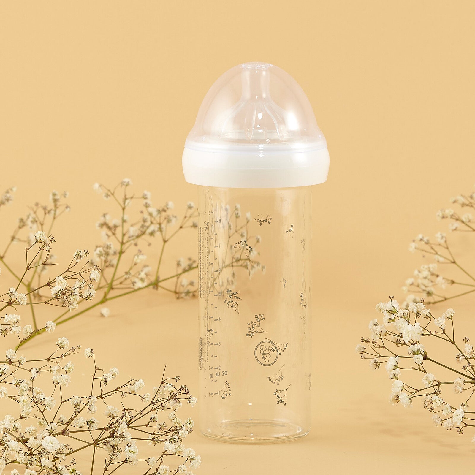Biberon en verre Gypsophile 240 ml utilisé pour les repas de bébé
