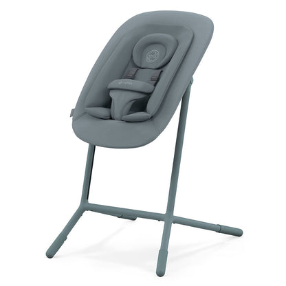 Chaise haute Cybex LEMO 4-en-1 Set Stone Blue dans un intérieur moderne, élégante et intemporelle.