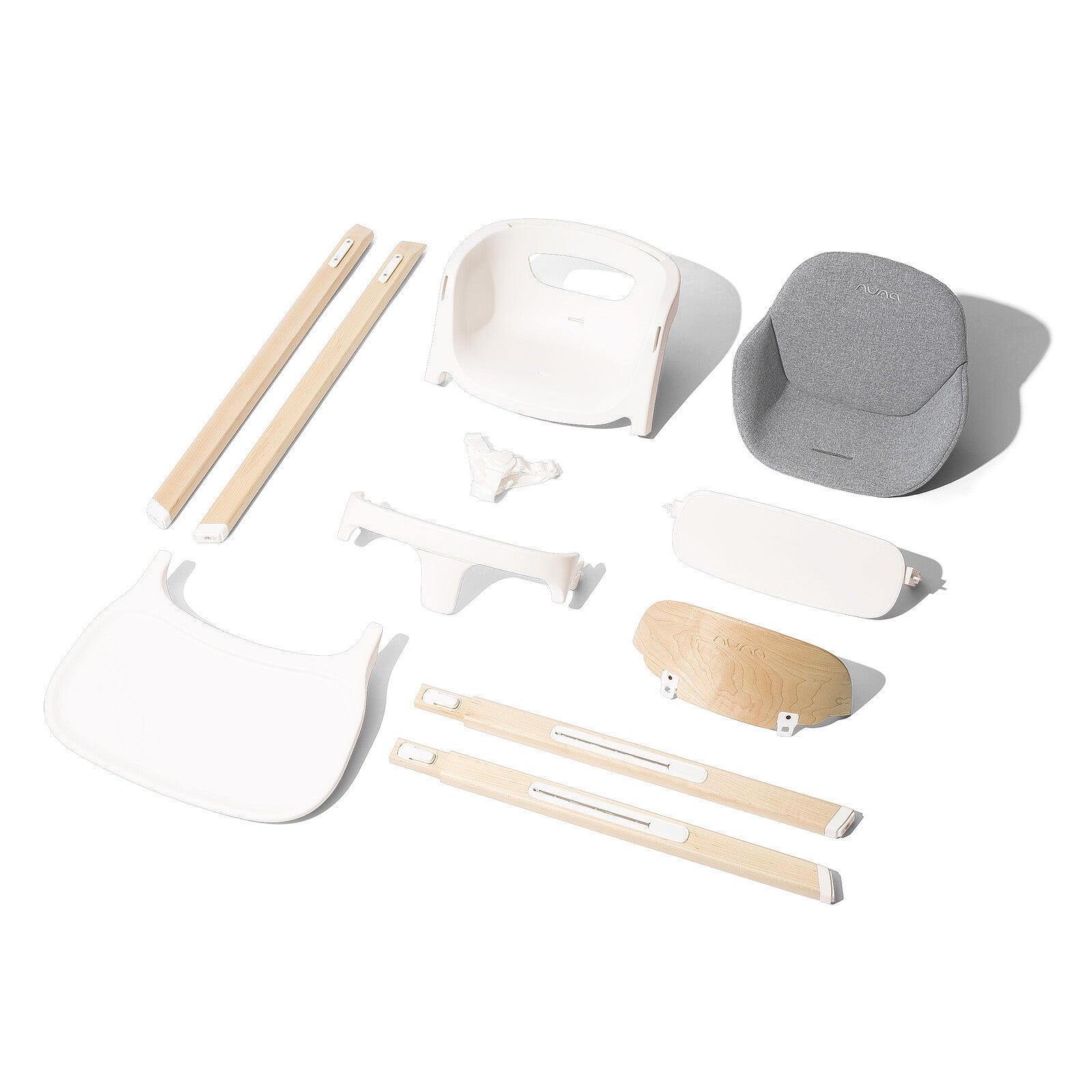 Chaise haute Nuna Bryn Heritage dans une salle à manger moderne, alliance du design et du confort pour bébé.