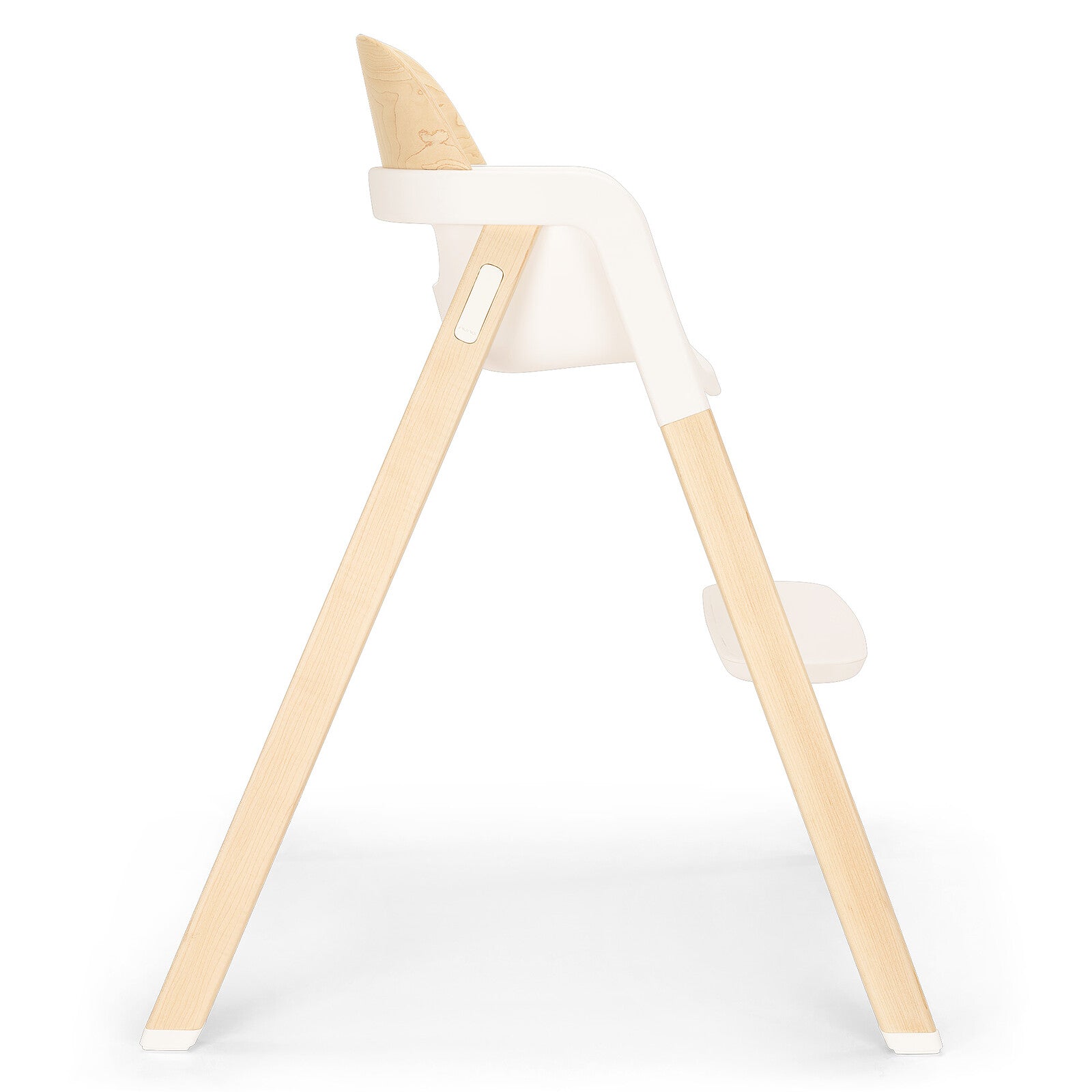 Chaise haute Nuna Bryn Heritage avec repose-pied ajustable en bois clair, élégante et fonctionnelle.