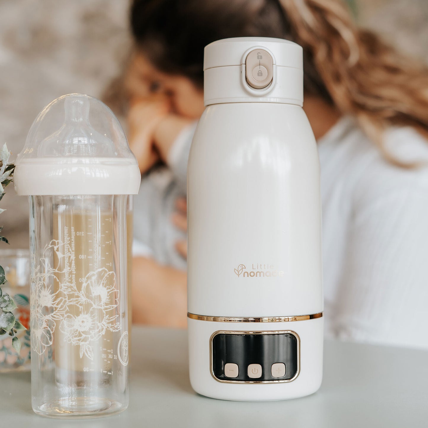 Chauffe-biberon Nomade Easy Heat avec écran LED réglage température 35-55 °C.