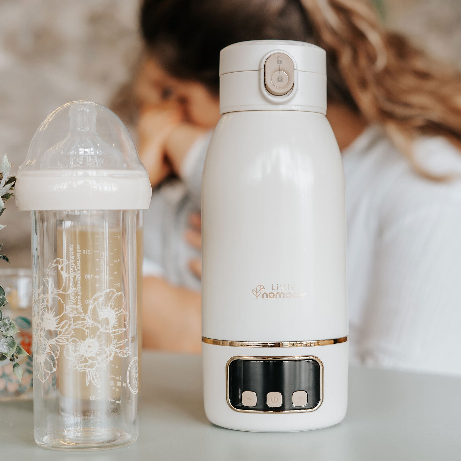 Chauffe-biberon Nomade Easy Heat avec écran LED réglage température 35-55 °C.