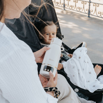 Chauffe-biberon Nomade Easy Heat format 8x8x22,5 cm, idéal pour transport.