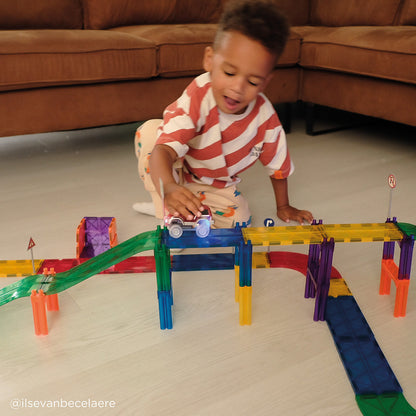 Circuit 3D monté avec le jeu de construction Cleverclixx Kit Circuit de Couleurs Vives