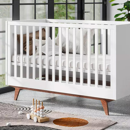 Lit bébé Vox Mid II Noyer avec barreaux de sécurité en bois