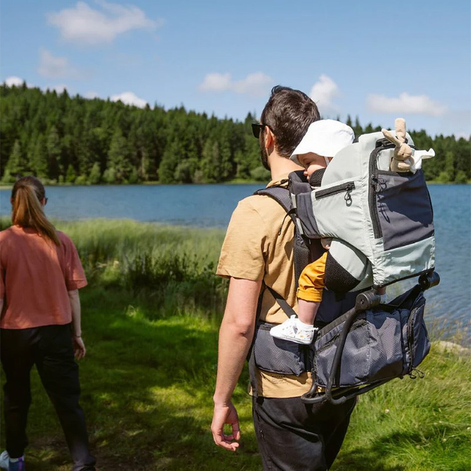 Moov Hike Babymoov siège physiologique et repose-pieds 2
