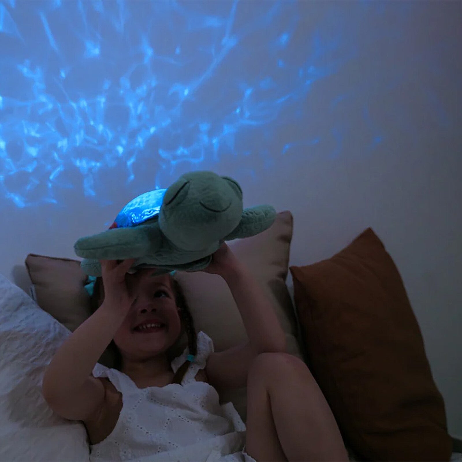 ALT : Veilleuse Tranquil Turtle Green émettant des vagues lumineuses apaisantes.