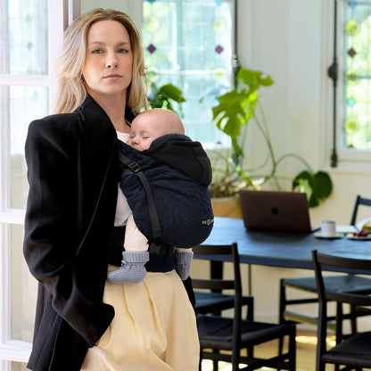 Détail du tissu doux et extensible du HoodieCarrier 2 Love Radius