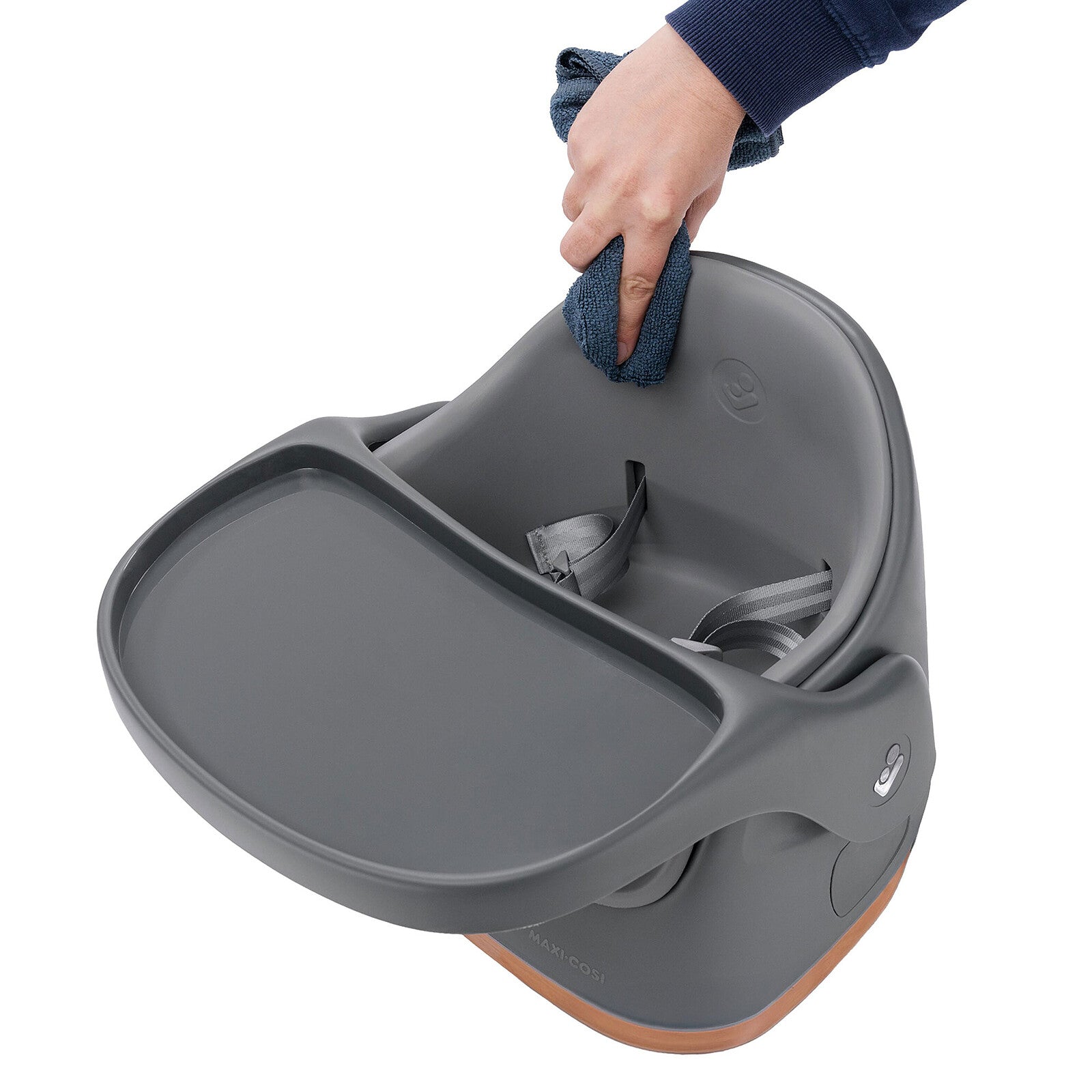 Rehausseur de chaise Maxi-Cosi Jay Plus plié, compact et facile à transporter.