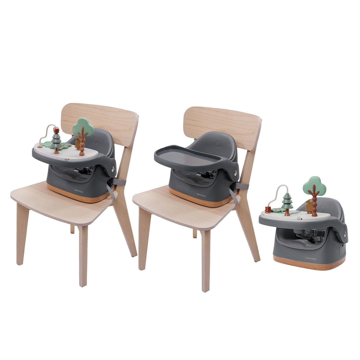 arent installant le rehausseur de chaise Maxi-Cosi Jay Plus pour le repas de son bébé.