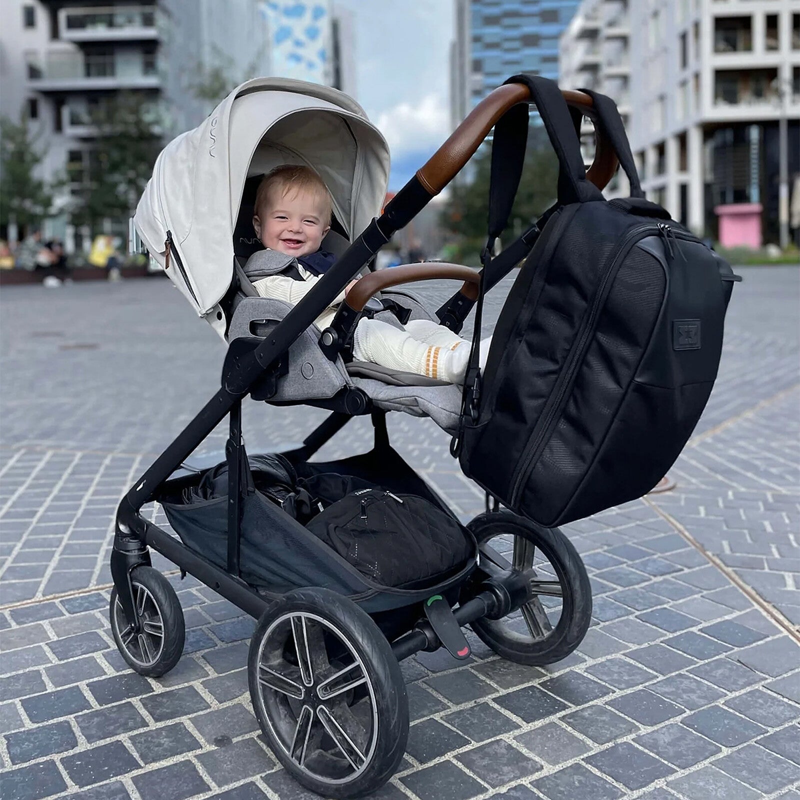 Sac à dos MiniMeis HERO G5 Black vu de dos avec bretelles rembourrées