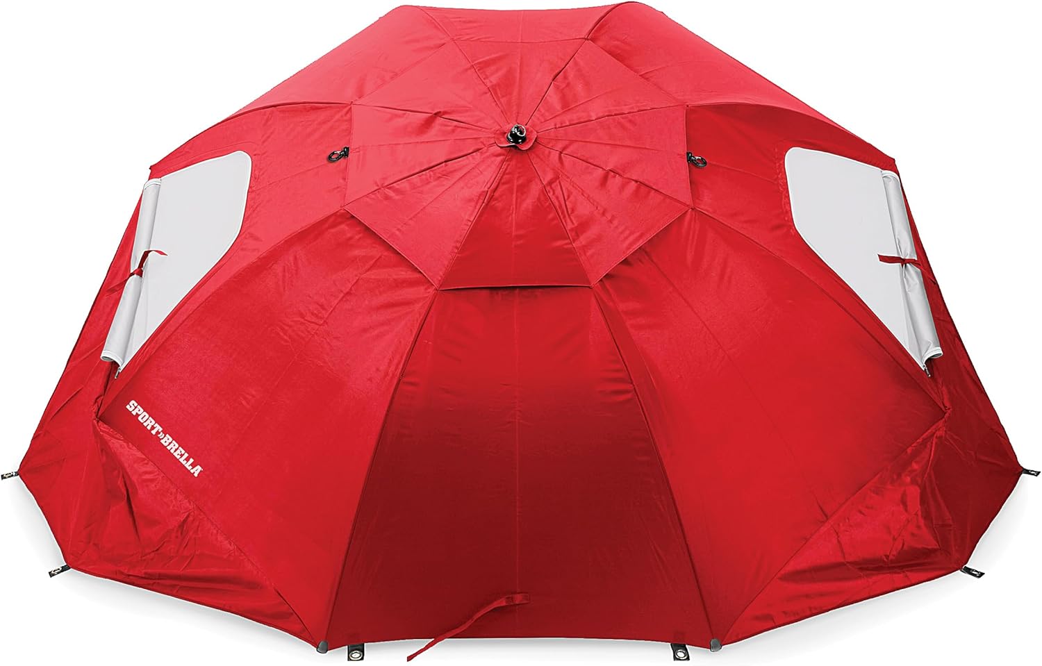 ALT : Parasol SportBrella ouvert sur la plage, large zone d’ombre.
