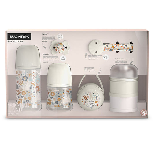 Coffret naissance Suavinex Wonderland Beige avec biberons et accessoires.
