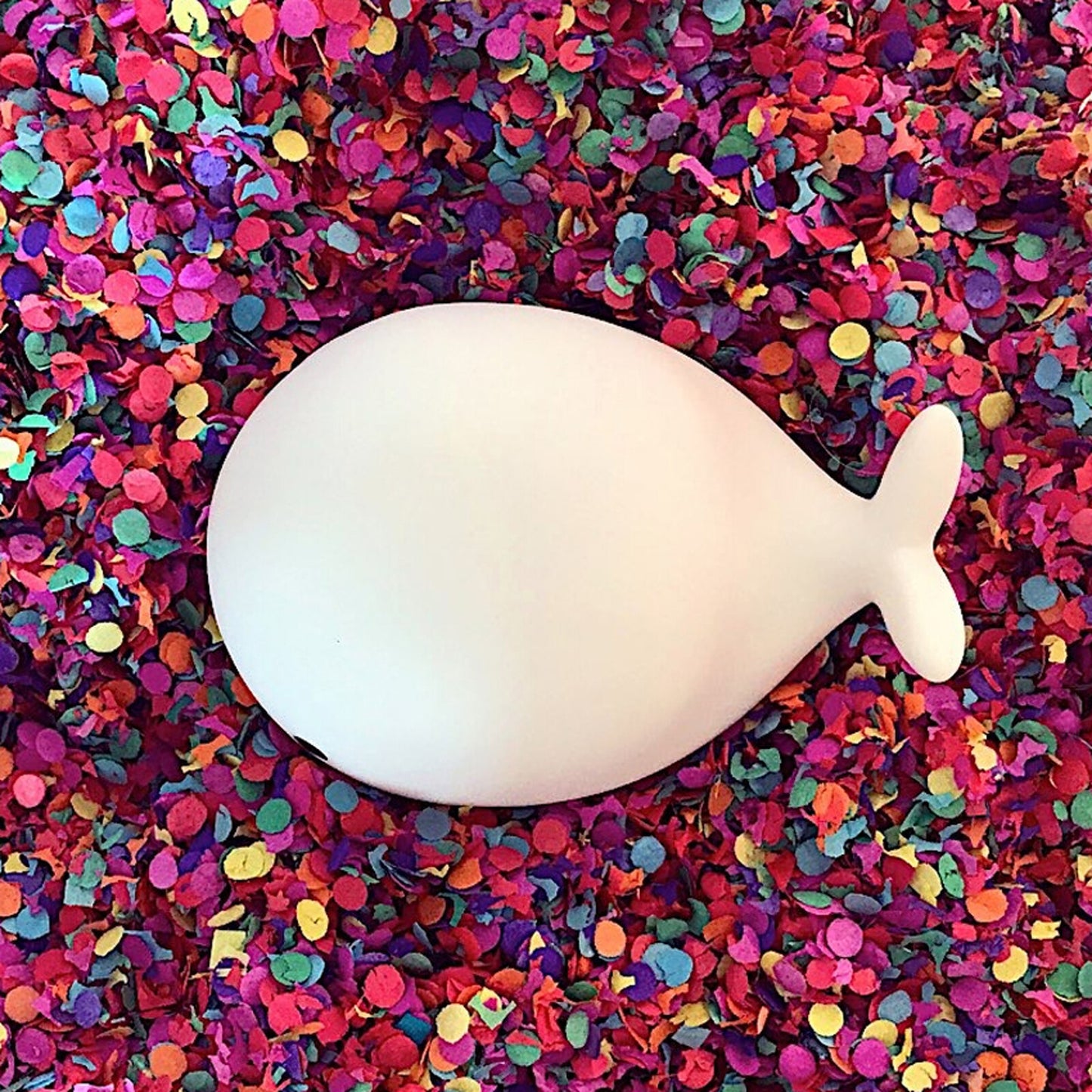 ALT : Détail du dos de la baleine Moby, zone de pression pour activation de la lumière.