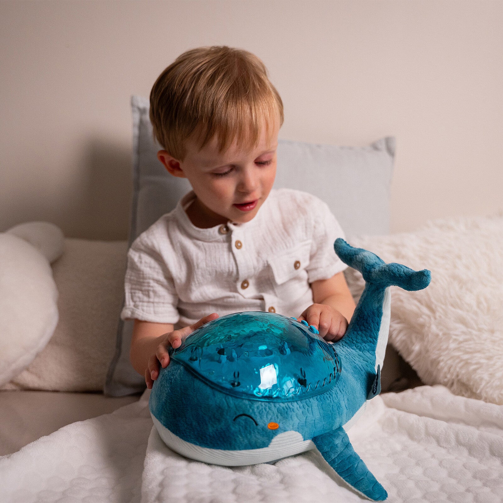 Veilleuse rechargeable baleine Tranquil Whale Blue ambiance calme dans la chambre bébé
